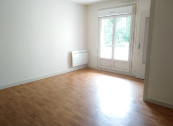 MEZILLES - Appartement T4 en RDC avec Garage.