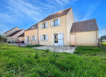 TOUCY  - Maison T4 avec jardin et garage, idéalement située au calme !
