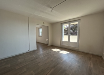 ST FLORENTIN - Résidence sécurisée, T1bis lumineux avec balcon, cave et parking !