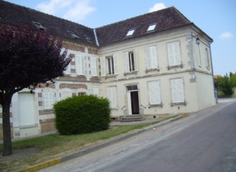 Ligny le Chatel - Bel appartement T3 sous combles